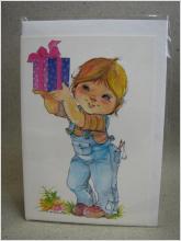 Oskrivet Gratulationskort med Kuvert - Pojke med paket