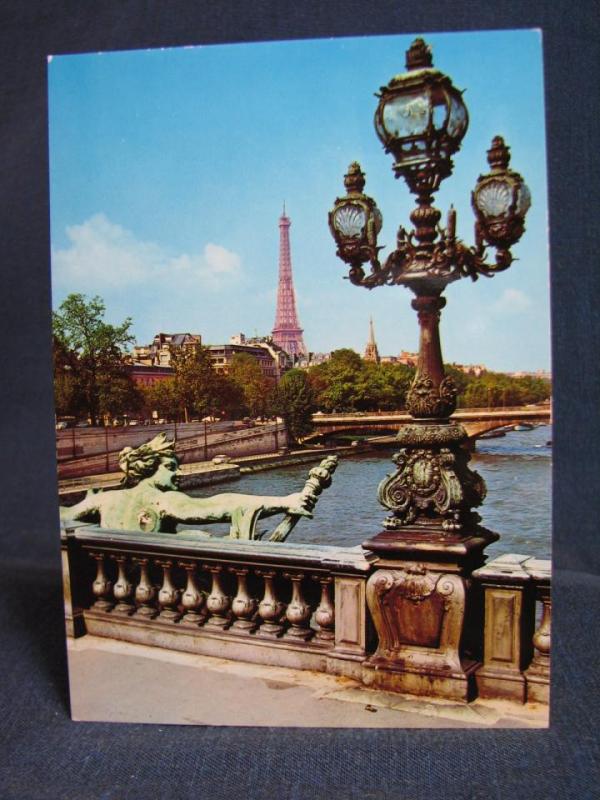 En Kronas Auktion - Eiffeltornet - Paris