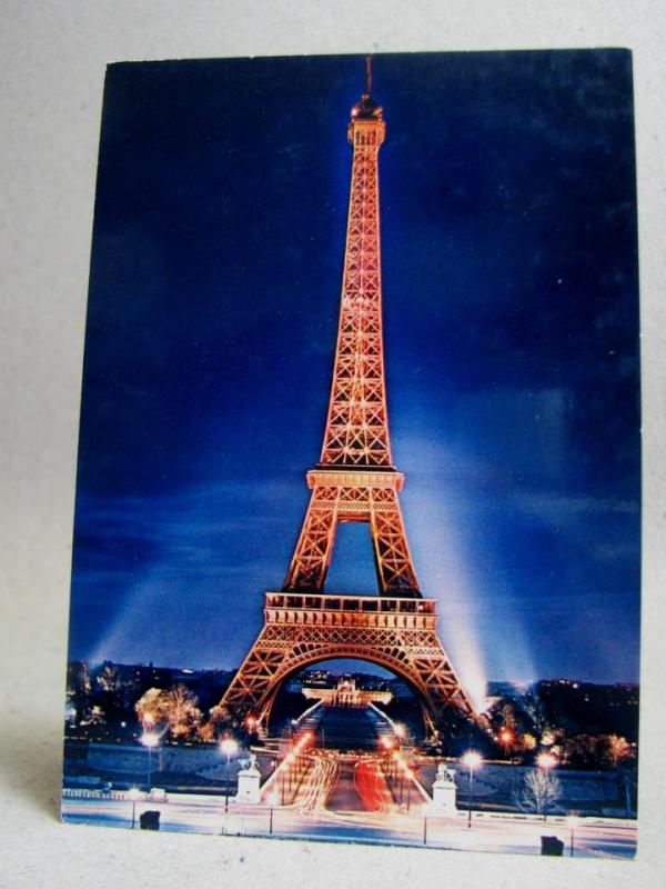 Vykort - Eiffeltornet i kvällsbelysning - Paris