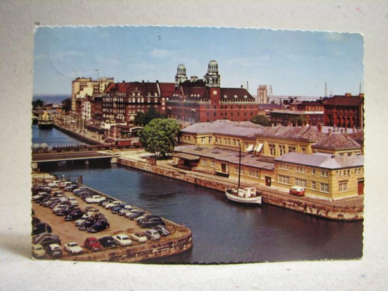 Malmö - Gamla bilar på kajen kanalen vid gamla tullhuset  1962