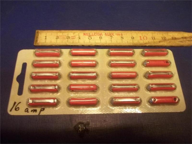 20 st. 16 AMP Röd porslinsäkring 25 mm lång.