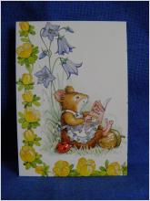 Vykort Söt mus läser med nyckelpiga och blommor
