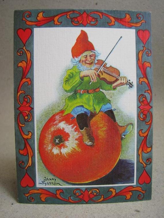 Julkort - Tomte spelar fiol på äpple - Jenny Nyström