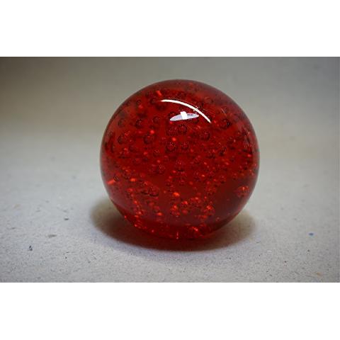 Brevpress med luftbubblor i rött glas