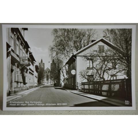 Nya Kyrkogatan med Gustaf Fröding Diktarhem Värmland oskrivet gammalt vykort