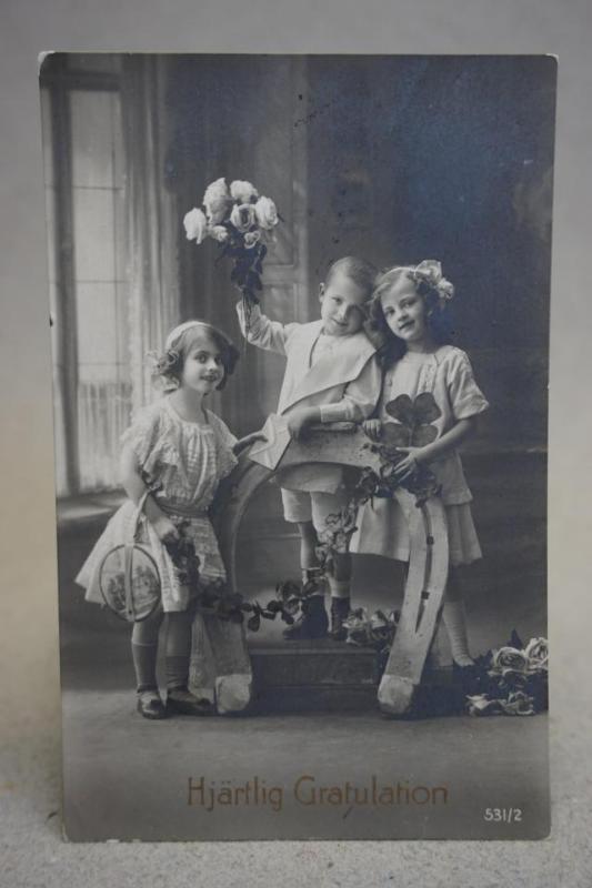 Gammalt vykort med söta Barn  - skrivet 1924