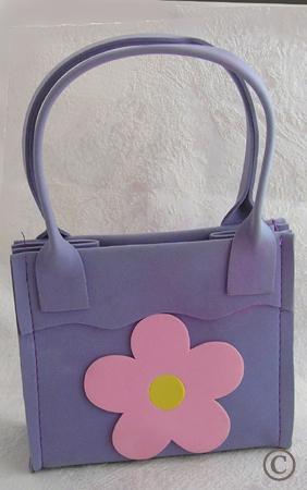 Lavenderfärgad handväska för liten flicka!  Pris 8 kronor. Portofri!  