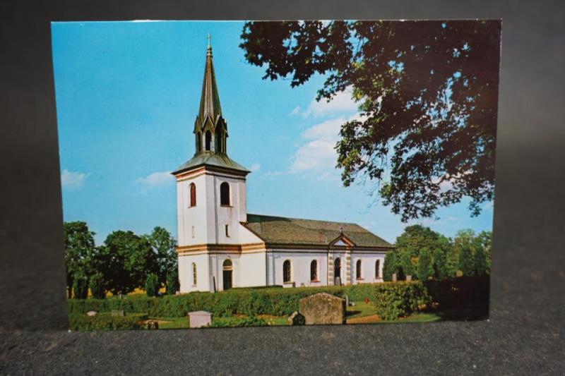 Larvs kyrka - Skara Stift // 2 äldre vykort