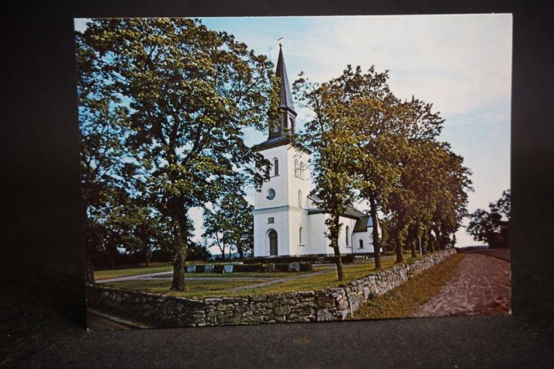 Varola kyrka - Skara Stift //  2 äldre vykort