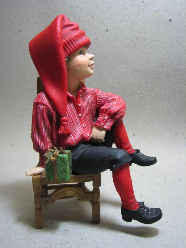 Figurin Julgosse sittande på stol - Candy Design Norway