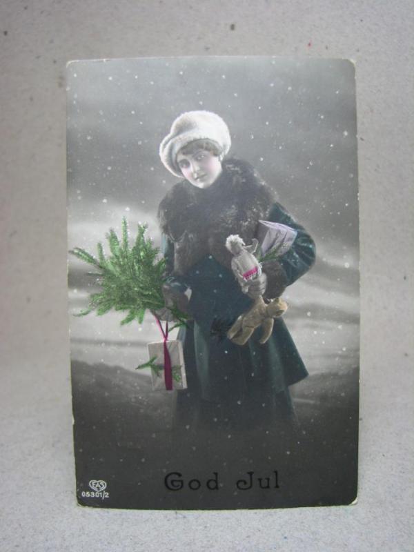 Flicka med gran och julklappar - 1920