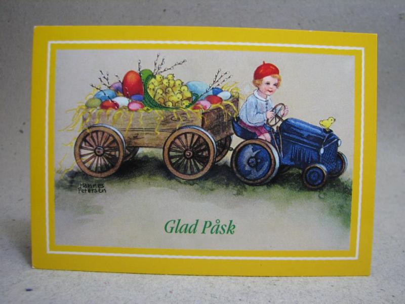 Påskkort  oskrivet - Glad Påsk - Pojke kör traktor med vagn full av ägg / Hannes Petersen