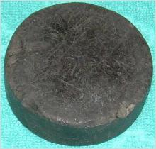 Sliten hockeypuck från 70-talet?