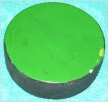 Målad hockeypuck från 70-talet?