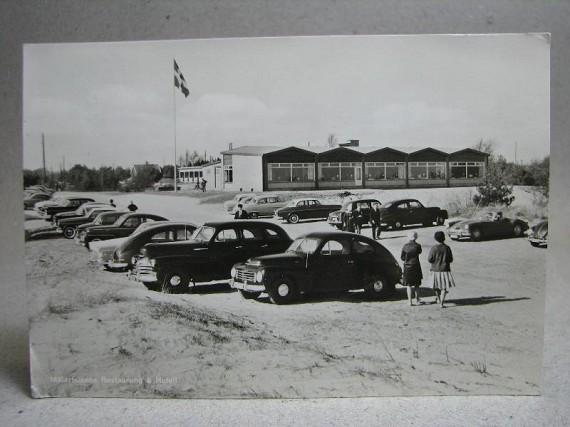 Vykort - Bilar framför Mälarhusens Restaurang o Hotell 1960