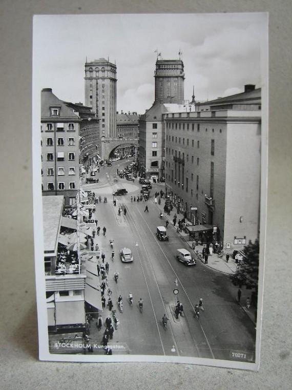Äldre vykort - G:a Bilar Folkliv Kungsgatan - Stockholm 1944