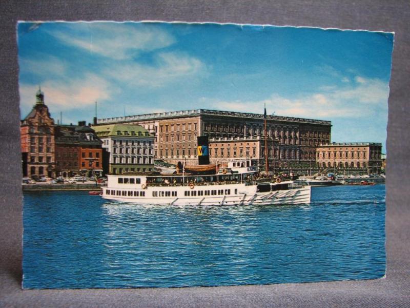 Vykort - Färjan Express framför slottet  Stockholm 