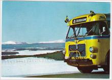 Oskrivet vykort med ett gammalt fordon, buss