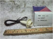 88862187. Lampsockel för kontrollampa. GM USA Bilar. 1982-05
