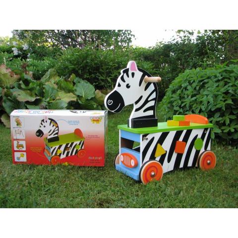 Bil Sebra på hjul Ride On Zebra Träbil lämplig till omkring 18 månader Oanvänd ligger kvar i kartongen