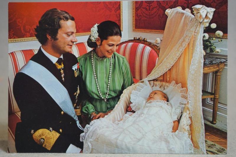Äldre Vykort -  H.M. Konung Carl XVI Gustaf H.M. Drottning Silvia och H.K.M. Prinsessan Victoria
