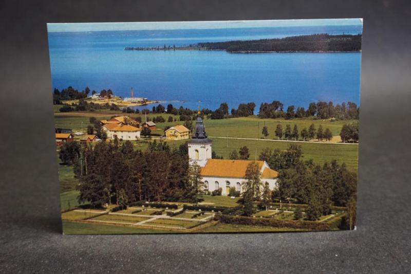Vy över Marby kyrka m.m. - Ett äldre vykort  -  Härnösands Stift