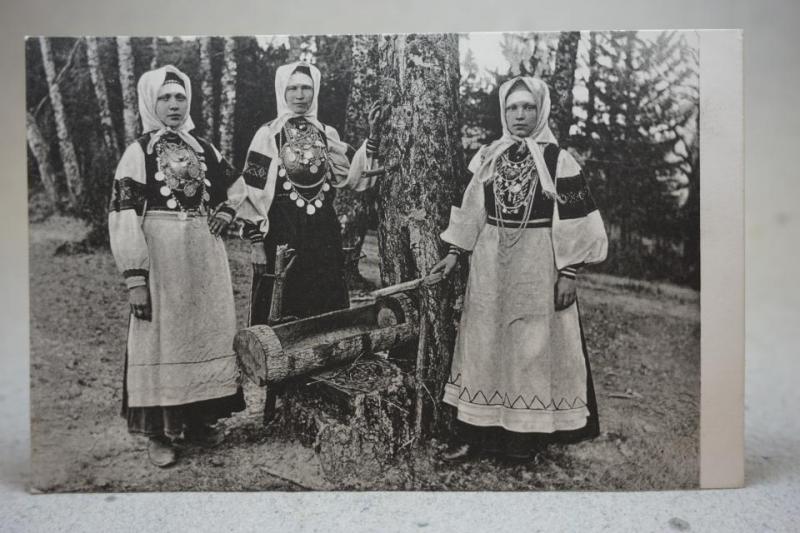 Folkdräktsklädda kvinnor Estland - Antikt Vackert Ovanligt Postcard - Carte Postale - Ryssland 