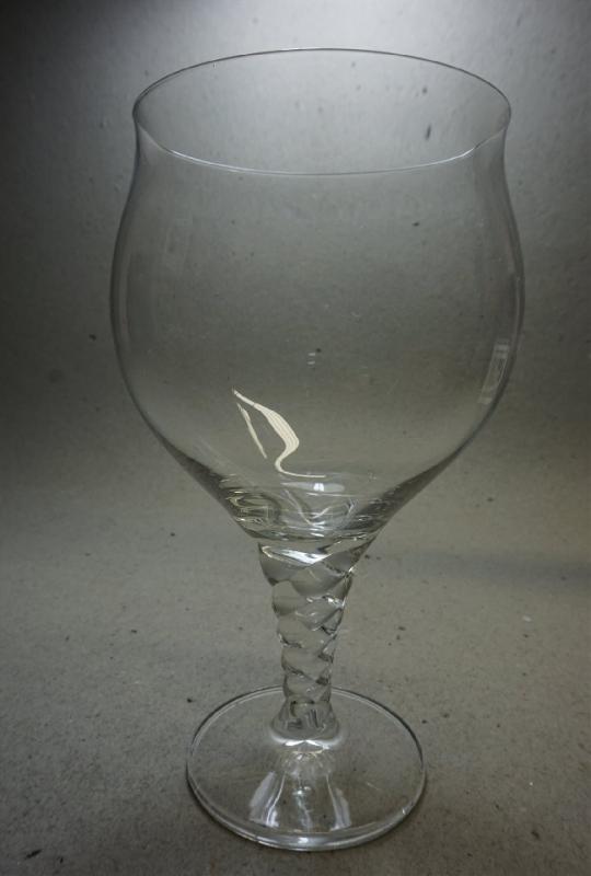 Stort Glas med turbindriven fot i presskristall - märkt Thomas