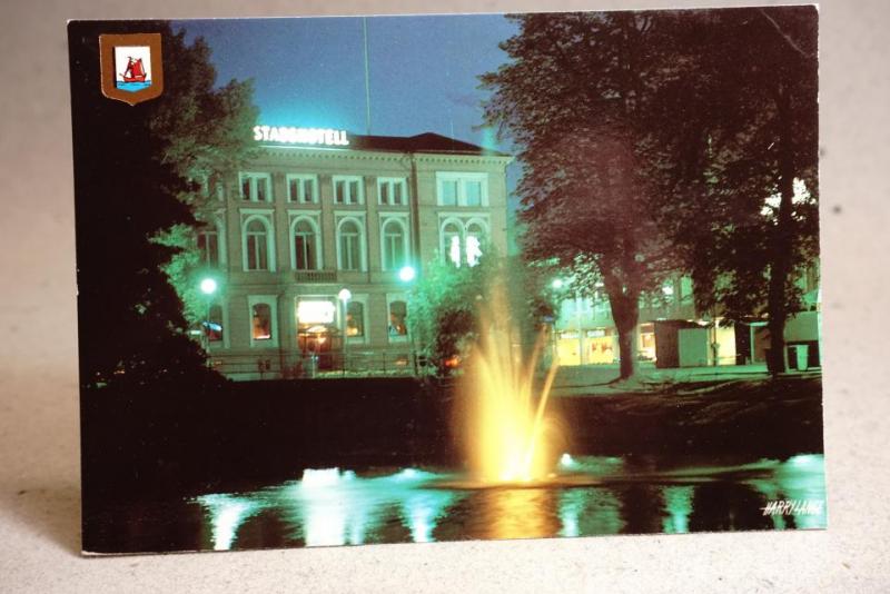 Kristinehamn Stadshotell - oskrivet äldre vykort - Harry Lange