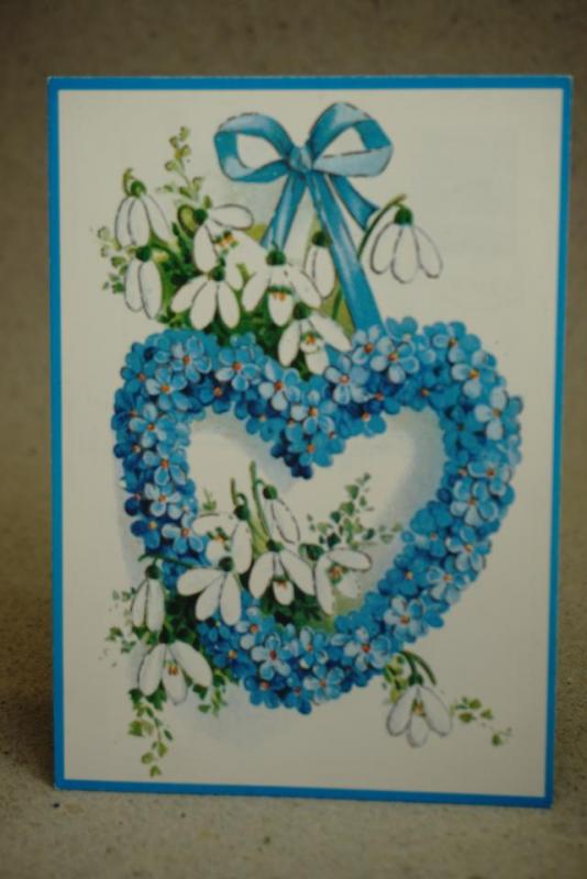 Fint äldre vykort med Blommor i hjärta