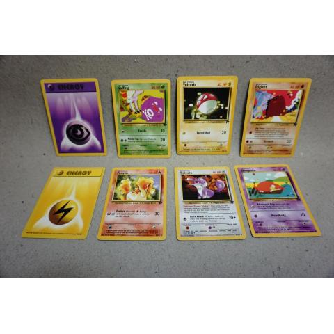 Bunt 8 stycken Pokemon kort