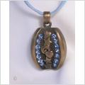 Raffigt designat halsband antik look, bl� kristaller! 