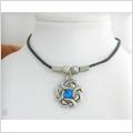 Keltiskt halsband, knut med blå kristall!