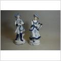 2 Figuriner par i porslin med instrument Rokoko
