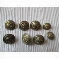 Retro vintage 8 äldre metallknappar med ankare 15 - 19 mm. Med fin patina