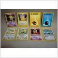 Bunt 8 stycken Pokemon kort
