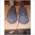 Svarta sneakers i mocka och textil 42
