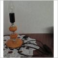 Lampfot i gulmelerat material och mässing