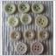 11 Fina knappar i gult grönt beige 14 - 16 mm. Retro vintage
