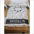 Vit t-shirt med Booklyn-tryck st l