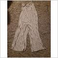 Randig vit jumpsuit med vida ben st 38