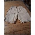 Ljusbeigea shorts 110
